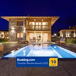 Solis Thermal Villas- Hot Pool * בניה